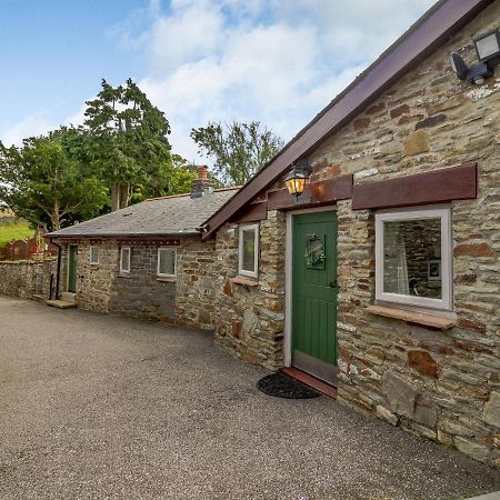 Caner Bach Lodge Bridgend  Bagian luar foto