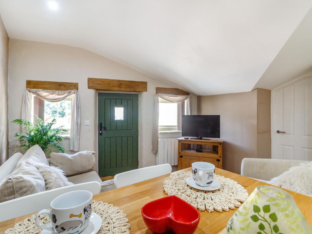 Caner Bach Lodge Bridgend  Bagian luar foto