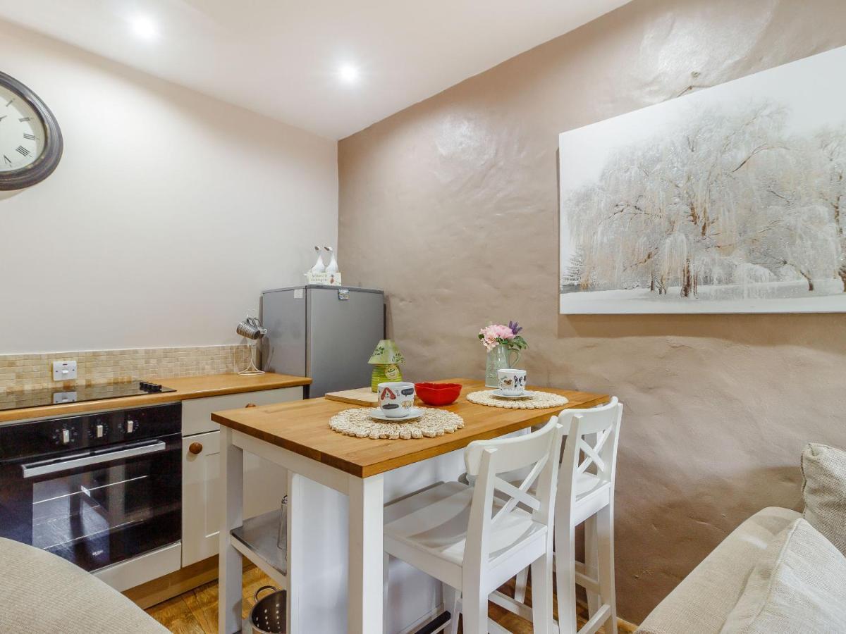 Caner Bach Lodge Bridgend  Bagian luar foto