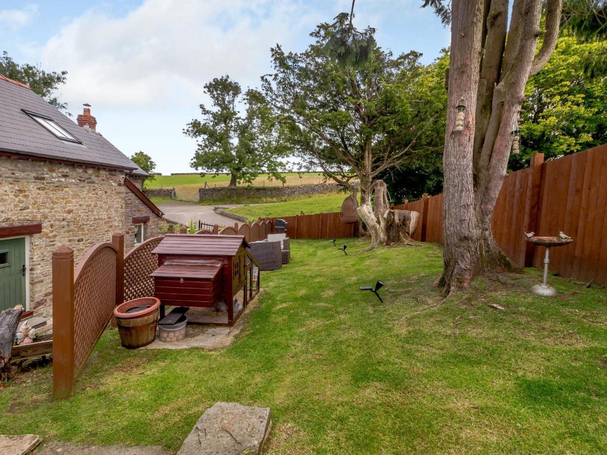 Caner Bach Lodge Bridgend  Bagian luar foto