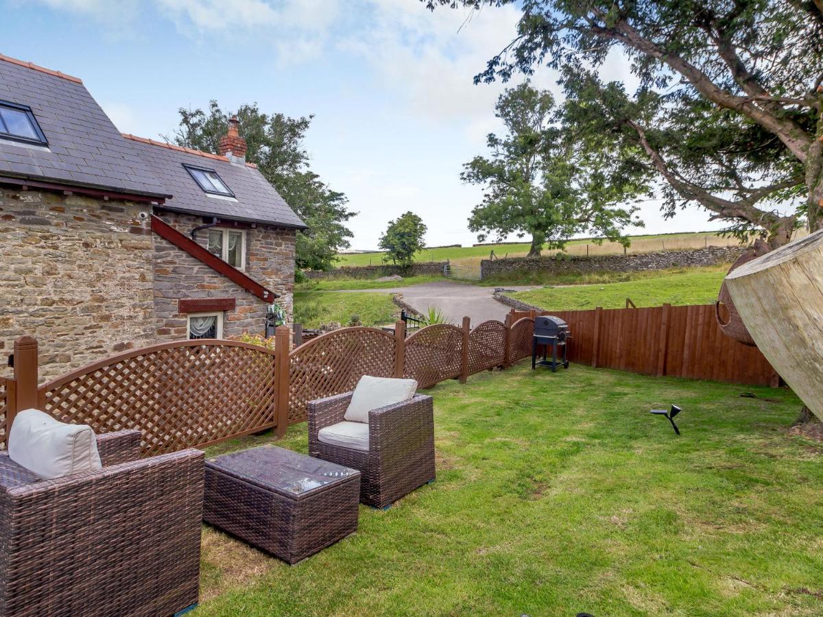 Caner Bach Lodge Bridgend  Bagian luar foto