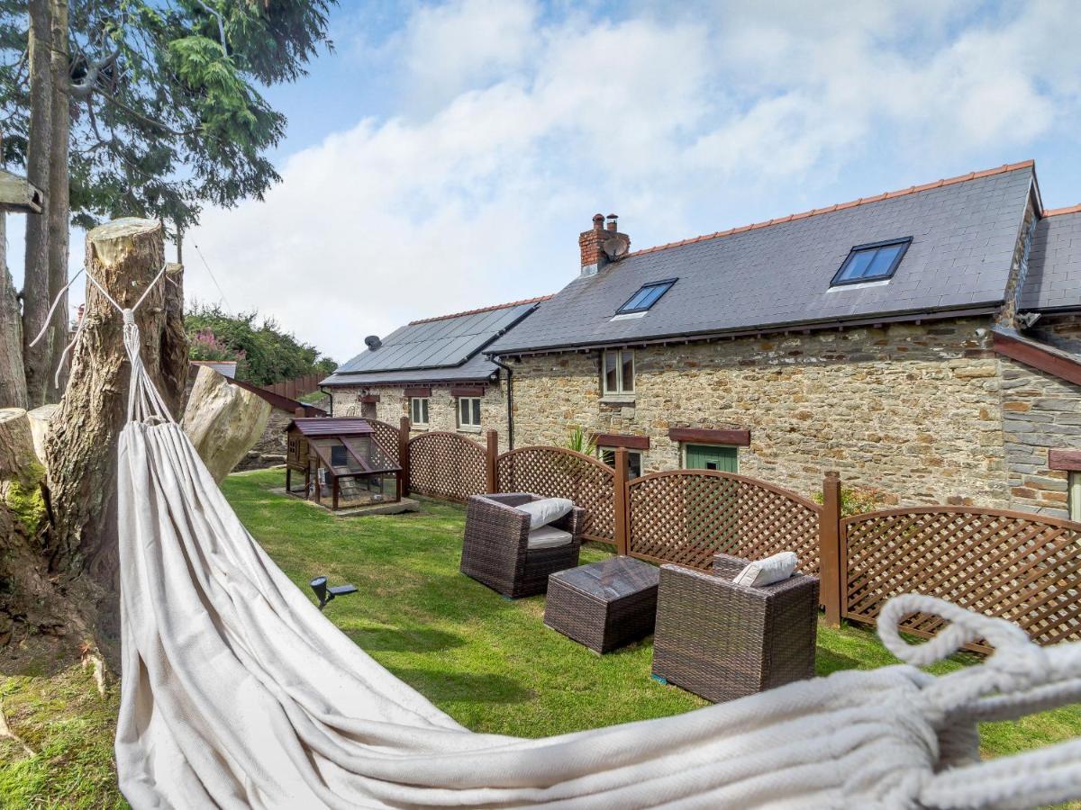 Caner Bach Lodge Bridgend  Bagian luar foto