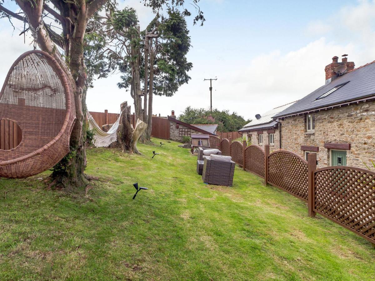 Caner Bach Lodge Bridgend  Bagian luar foto