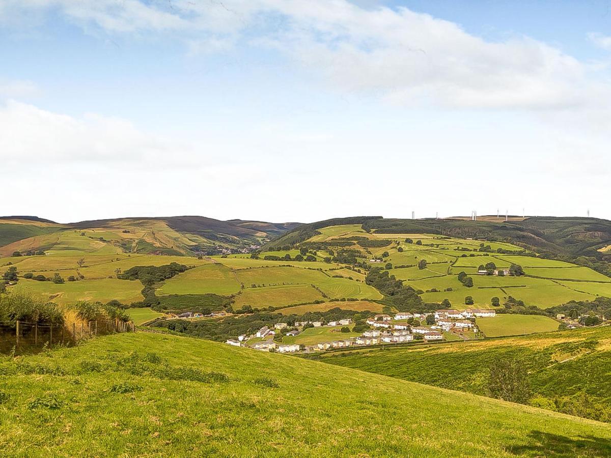 Caner Bach Lodge Bridgend  Bagian luar foto